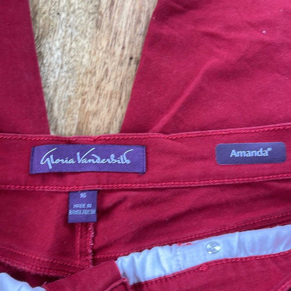 Gloria Vanderbilt, Amanda capri red jeans, size 16. 98% cotton, 2% spandex - Picture 4 of 6
